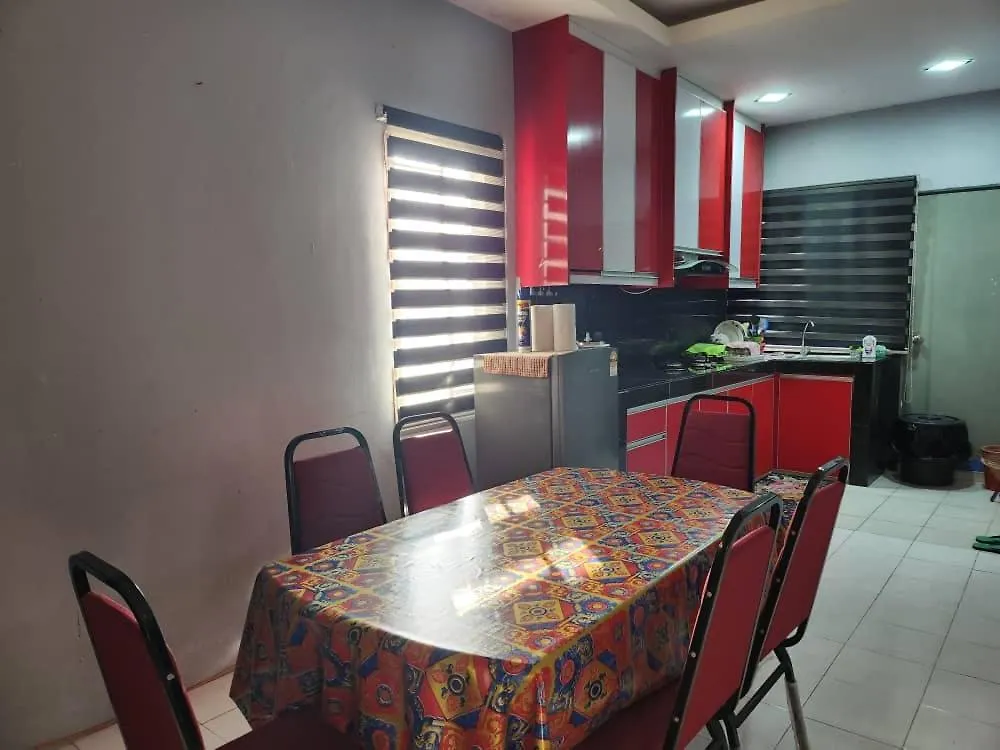 Villa D'Haja 56 Klia Sepang With 3 Airconds & Free Wi-Fi Banting  0*, Banting (Selangor)