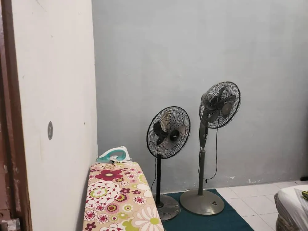 D'Haja 56 Klia Sepang With 3 Airconds & Free Wi-Fi Villa Banting  Holiday home