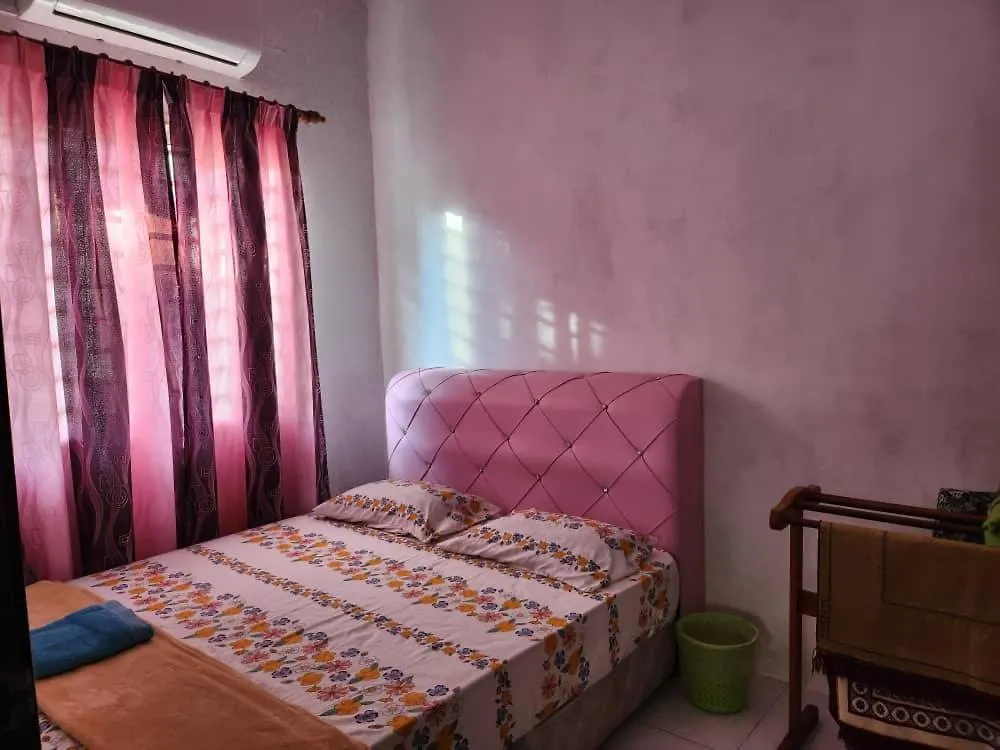D'Haja 56 Klia Sepang With 3 Airconds & Free Wi-Fi Villa Banting  Banting (Selangor)